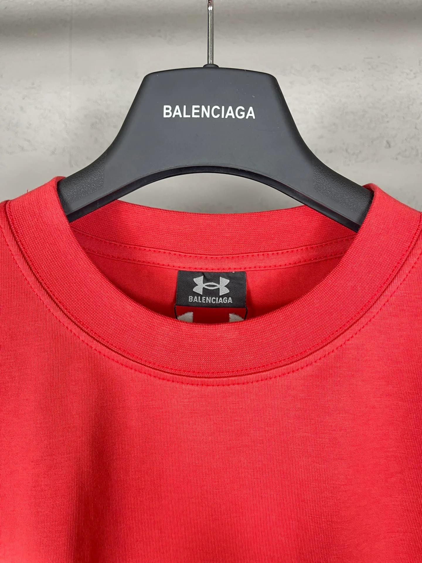 【 . Quality】BALENCI*GA/ Under Armour T # SS 24 New Arrival。 ， 。 。 ZP 。 260 ， . ， 。 。Classic LOGO ， ， ， 。 . 。 OS . Same Style ：BL 223372 ：Black，Red， Size：XS S M L